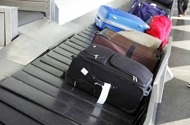 8000元貴重行李箱托運被砸癟，為何只賠償500元？解析航空行李托運賠償機制